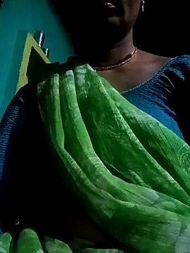 Snapshot of Rt_shreya chatting on 04/27/26, 05:55 Rt shreya online show from 04/27/26, 05:55