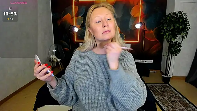 scent  of woman online show from 02/05/26, 01:54