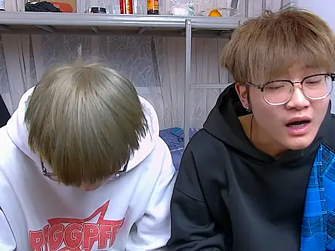 KK-cuteboy online show from 12/14/25, 10:20