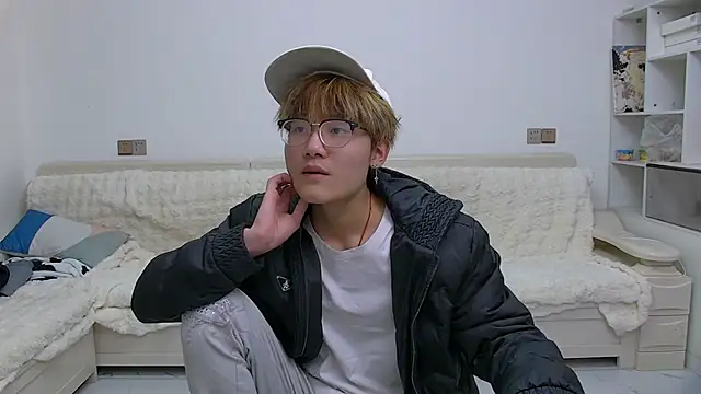 KK-cuteboy online show from 02/24/26, 10:46