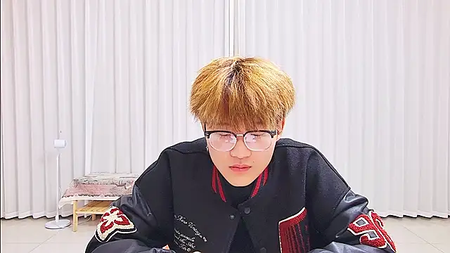 KK-cuteboy online show from 04/01/26, 03:31