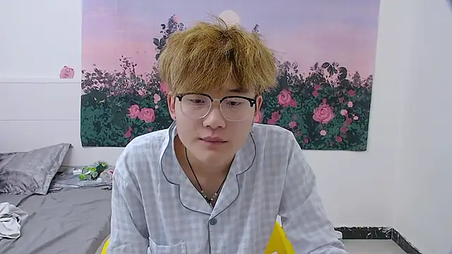 KK-cuteboy online show from 04/19/26, 04:12