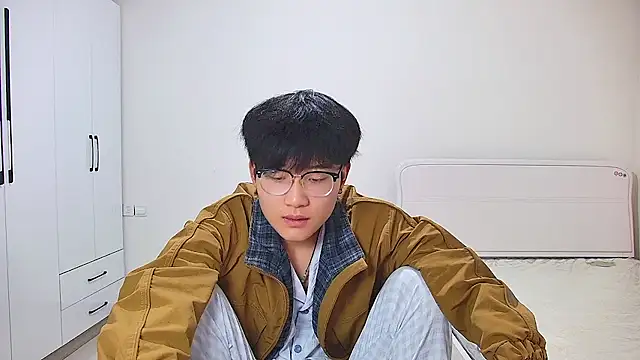 KK-cuteboy online show from 05/03/26, 12:00
