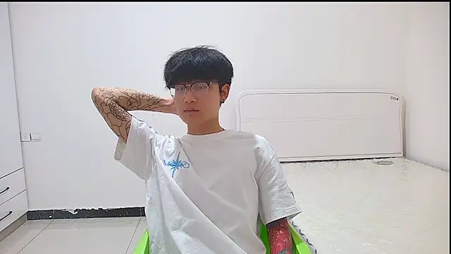KK-cuteboy online show from 05/20/26, 12:22