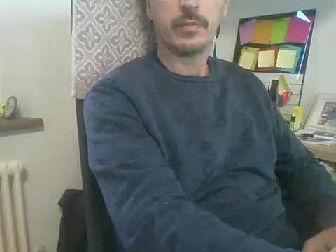 Snapshot of Kawayleo chatting on 10/17/25, 09:34 Kawayleo online show from 10/17/25, 09:34