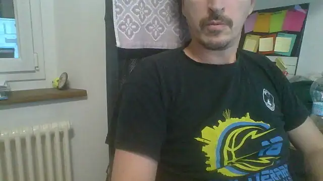 Snapshot of Kawayleo chatting on 10/21/25, 03:35 Kawayleo online show from 10/21/25, 03:35