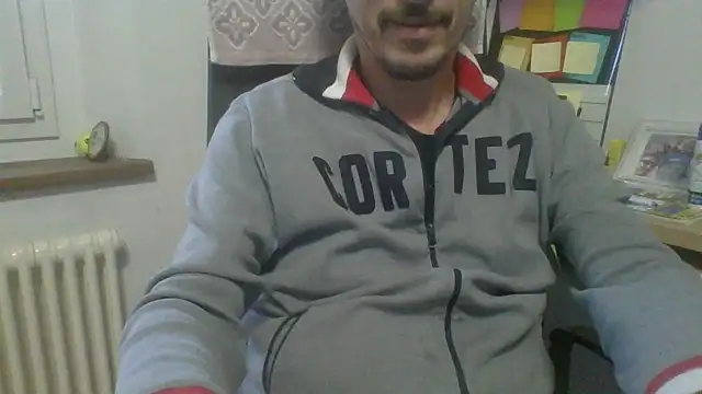 Snapshot of Kawayleo chatting on 10/30/25, 11:22 Kawayleo online show from 10/30/25, 11:22