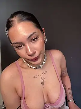 LoraShines online show from 07/20/26, 01:24