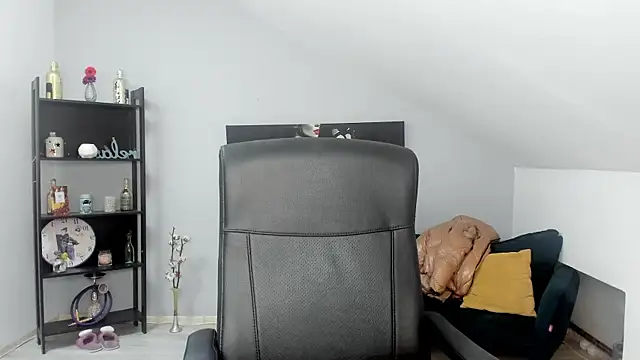 BettyJamess online show from 11/11/25, 04:12