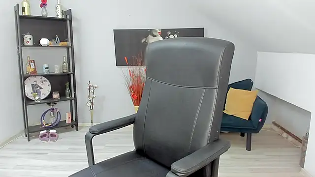 BettyJamess online show from 12/17/25, 06:52