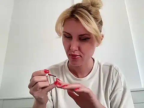 Ilymaris online show from 02/25/26, 12:26