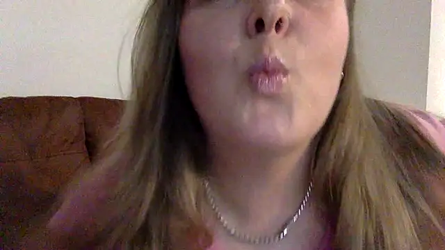 Snapshot of GoddessBarbiee chatting on 10/21/25, 05:02 GoddessBarbiee online show from 10/21/25, 05:02