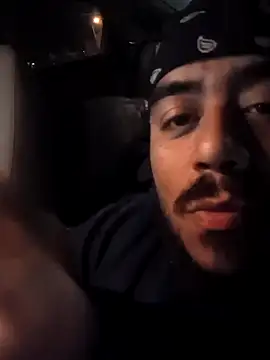 Snapshot of Papiguillermo chatting on 10/27/25, 01:42 Papiguillermo online show from 10/27/25, 01:42