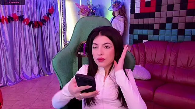 Snapshot of SinWolf_ chatting on 10/17/25, 05:43 SinWolf online show from 10/17/25, 05:43