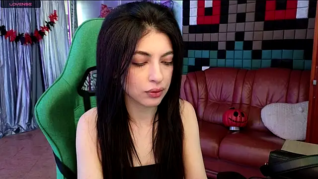 Snapshot of SinWolf_ chatting on 10/21/25, 10:05 SinWolf online show from 10/21/25, 10:05