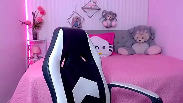 zara cute online show from 04/16/26, 12:06