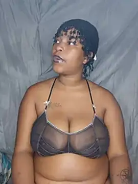 Snapshot of ZuriVixen chatting on 05/19/26, 07:09 ZuriVixen online show from 05/19/26, 07:09