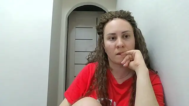 Snapshot of MeadowEyes chatting on 05/13/26, 04:37 MeadowEyes online show from 05/13/26, 04:37