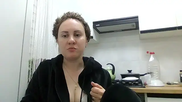Snapshot of MeadowEyes chatting on 05/17/26, 07:43 MeadowEyes online show from 05/17/26, 07:43