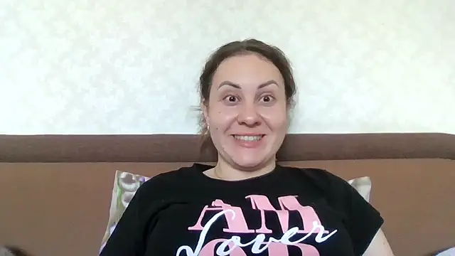 Snapshot of MeadowEyes chatting on 06/06/26, 11:37 MeadowEyes online show from 06/06/26, 11:37