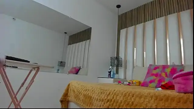 AmbarGills online show from 11/10/25, 01:10