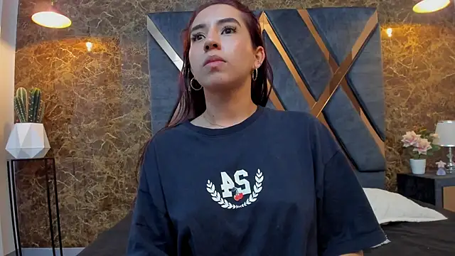 Vittoria Conti  online show from 11/11/25, 05:13