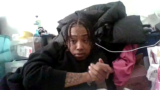 Snapshot of dezzidavill chatting on 02/06/26, 02:42 dezzidavill online show from 02/06/26, 02:42