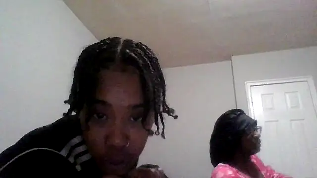 Snapshot of dezzidavill chatting on 02/16/26, 03:24 dezzidavill online show from 02/16/26, 03:24