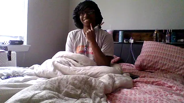 Snapshot of dezzidavill chatting on 02/21/26, 03:13 dezzidavill online show from 02/21/26, 03:13