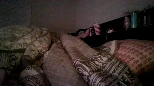 Snapshot of dezzidavill chatting on 02/22/26, 03:18 dezzidavill online show from 02/22/26, 03:18