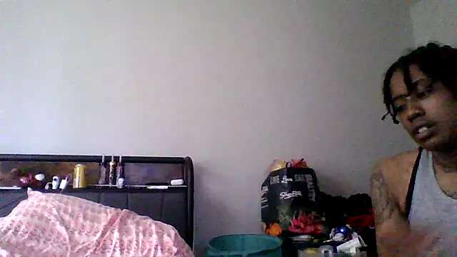 Snapshot of dezzidavill chatting on 02/24/26, 07:23 dezzidavill online show from 02/24/26, 07:23