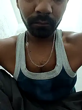 Snapshot of ShowedWringer chatting on 10/29/25, 02:03 ShowedWringer online show from 10/29/25, 02:03