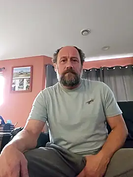 Snapshot of akstr8 chatting on 10/15/25, 06:41 akstr8 online show from 10/15/25, 06:41