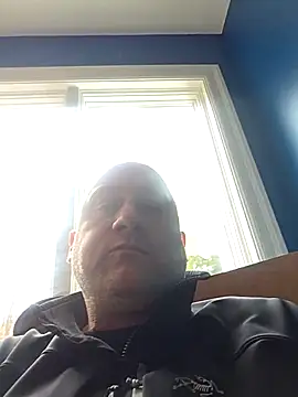 Snapshot of akstr8 chatting on 03/28/26, 04:28 akstr8 online show from 03/28/26, 04:28