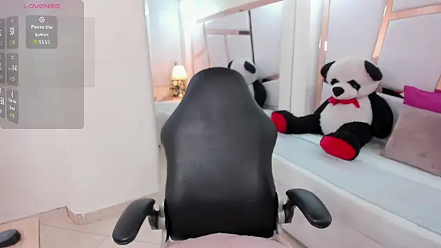 cloe 555 online show from 12/19/25, 08:49