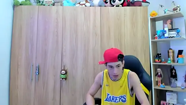 Pride couple online show from 06/01/26, 08:10