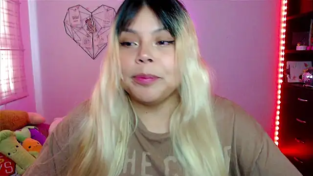 EllieMoonX online show from 11/19/25, 09:04