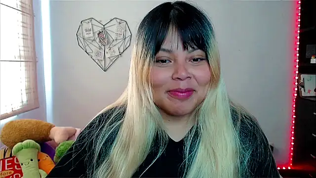 EllieMoonX online show from 12/17/25, 05:30