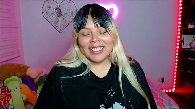 EllieMoonX online show from 12/20/25, 01:12