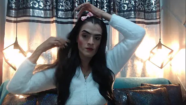 Snapshot of ZAMMIRA chatting on 10/20/25, 05:19 ZAMMIRA online show from 10/20/25, 05:19