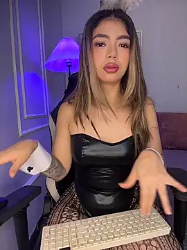 HoneyMollyX online show from 10/18/25, 01:01