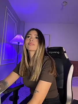 HoneyMollyX online show from 04/05/26, 01:08