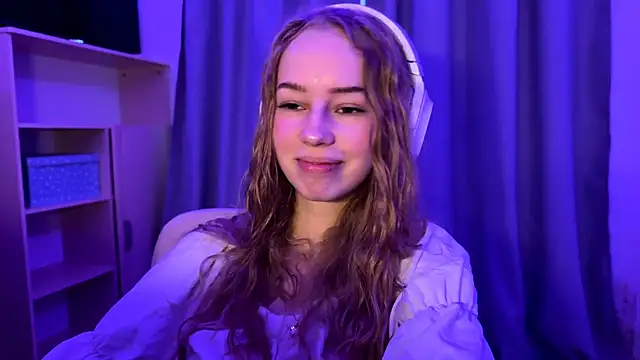 LunaCrave online show from 10/31/25, 06:25