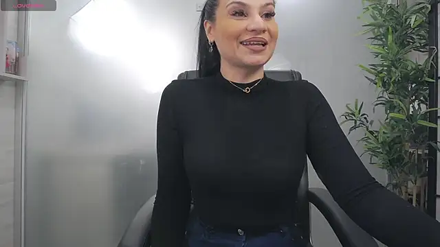 YaraXCox online show from 01/13/26, 05:24