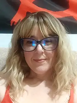 Amelialove42 online show from 04/05/26, 07:11