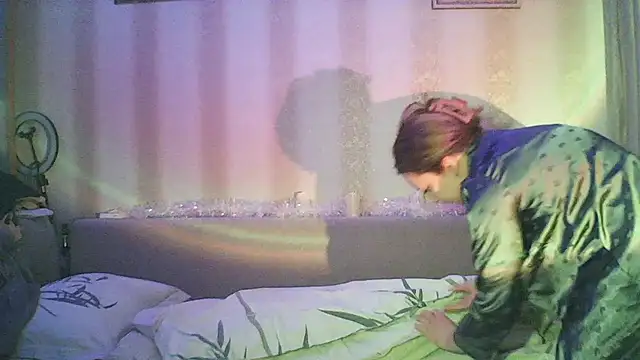 MoodieMira online show from 02/04/26, 04:57