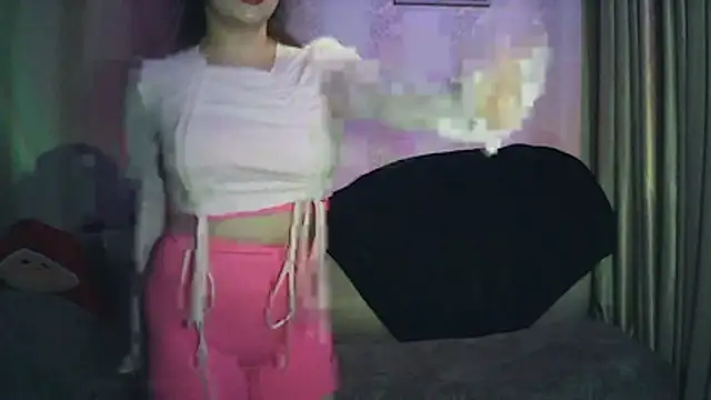 MoodieMira online show from 04/15/26, 05:31