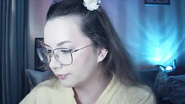MoodieMira online show from 05/28/26, 07:00