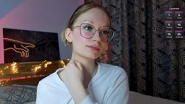 Snapshot of Edlin_gail chatting on 10/30/25, 02:07 Edlin gail online show from 10/30/25, 02:07