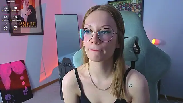 Snapshot of Edlin_gail chatting on 11/21/25, 04:33 Edlin gail online show from 11/21/25, 04:33